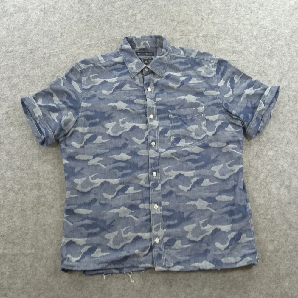 Banana Republic Shirt Mens Medium Blue Button Camo Camden Fit Short Sleeve